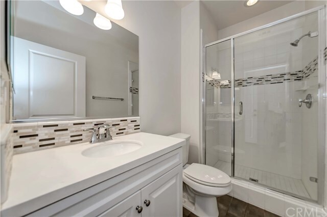 Photo - 76 Scarlet Bloom