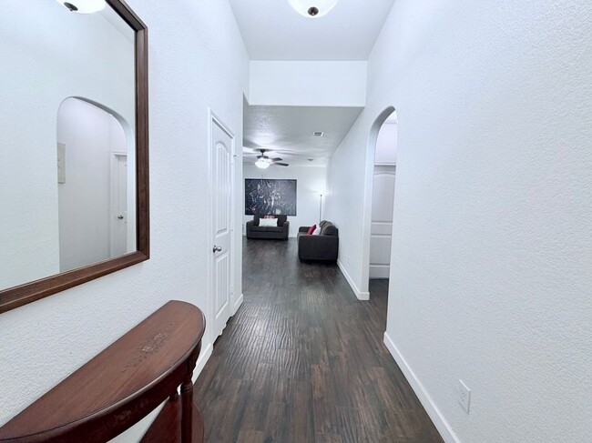 Photo - 520 Cantebury Park Ln