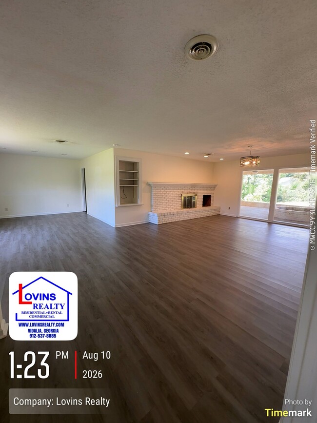 Photo - 405 W 9th St