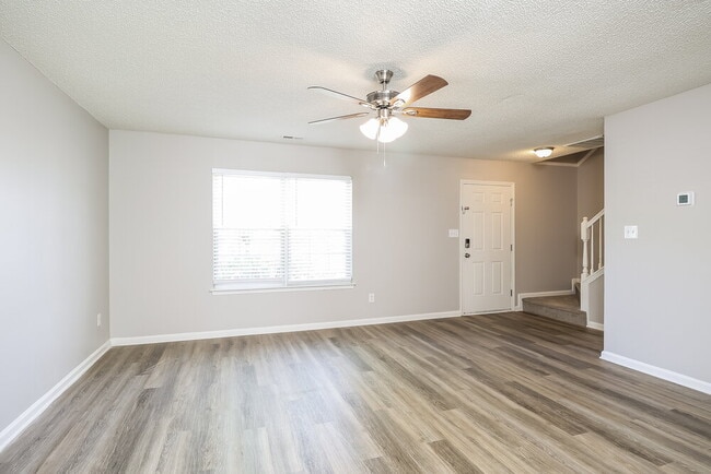 Photo - 2749 Fairstone Ave