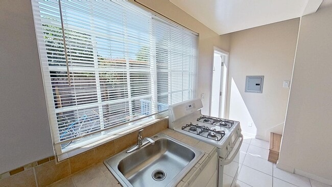 Photo - 1523-1527 Chapala St Unidad #1525B