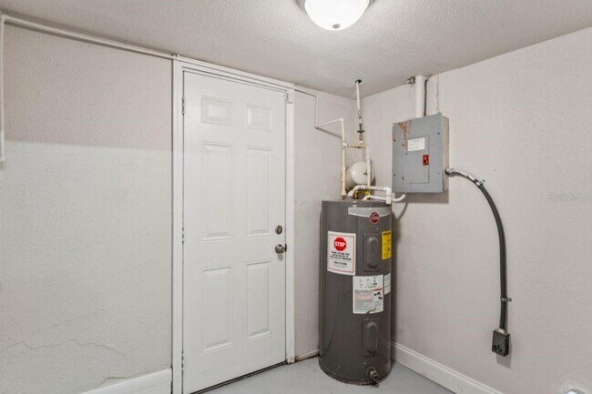 Photo - 1470 Overlea St