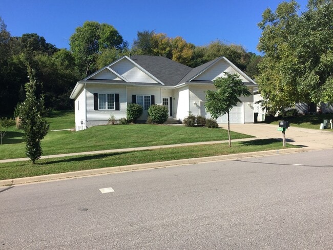 Building Photo - Rochester Executive Home