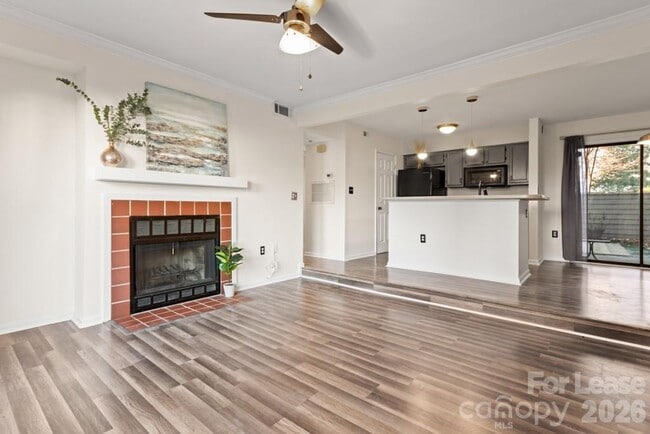 Photo - 212 W 10th St Unit 4