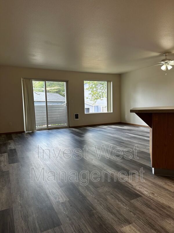 Photo - 657 29th St Unit #4