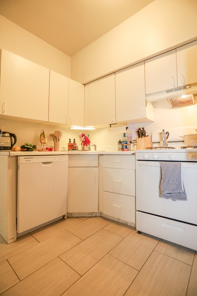 Photo - 425 W Arlington Pl Unit 1