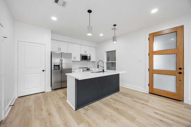 Photo - 3327 Cornell St