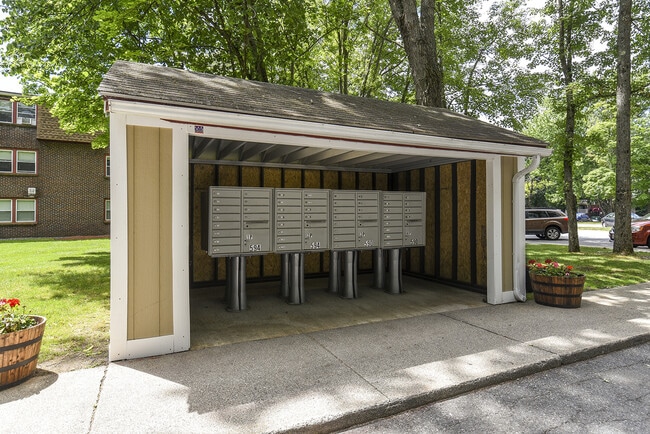 Covered Mailbox area