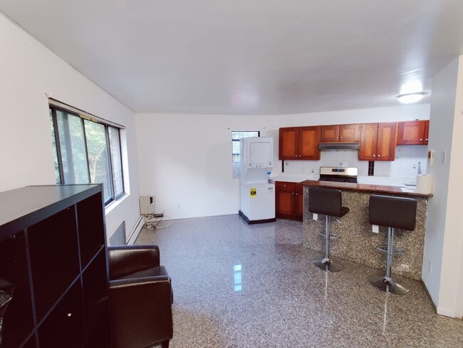 Building Photo - 12912 Kew Gardens Rd Unit #3 Rental