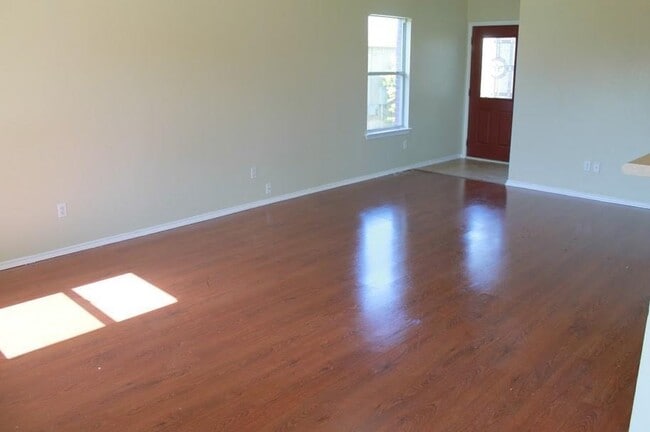 Photo - 1009 Clayton Dr