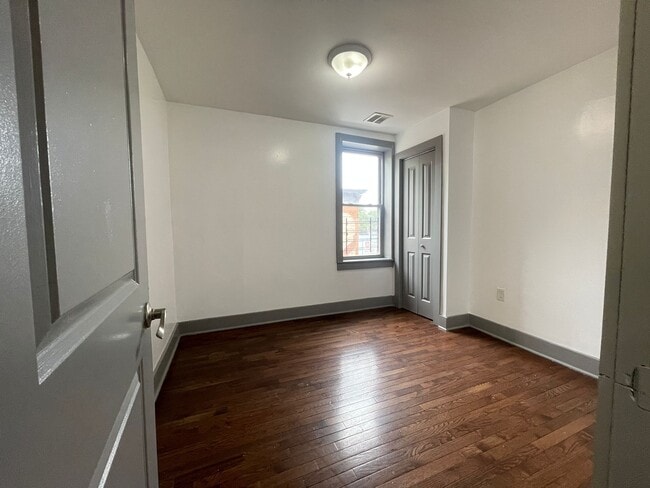 231 Martin Luther King Dr. 2 - 229 Martin Luther King Jr Dr Unidad 2