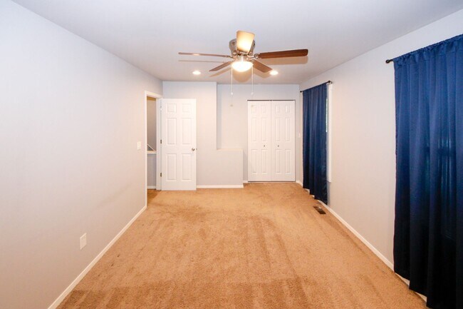 Photo - Central Located Aspen Woods Entry