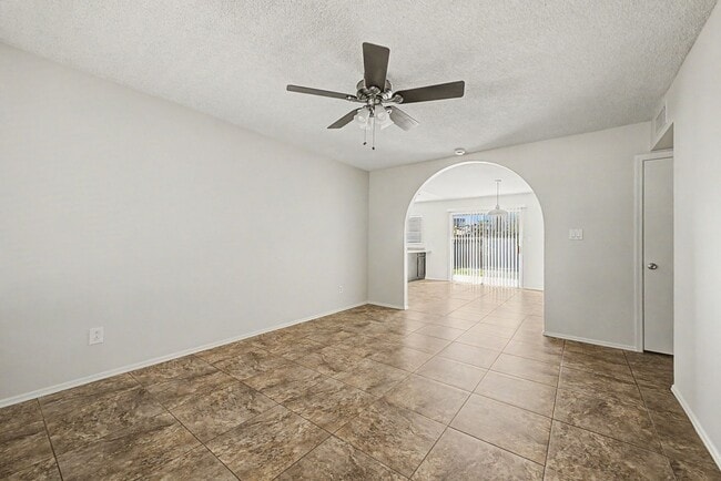 Photo - Beautiful 3 Bedroom Home with Large Grass Yard