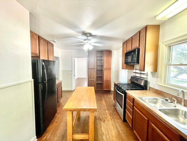 Photo - South Central Cottage in Austin