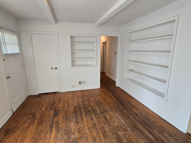 Photo - Decker Boulevard-International Corridor