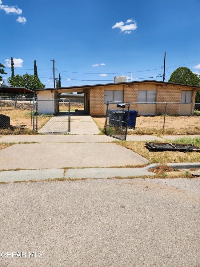 Building Photo - 10331 Blythe Dr
