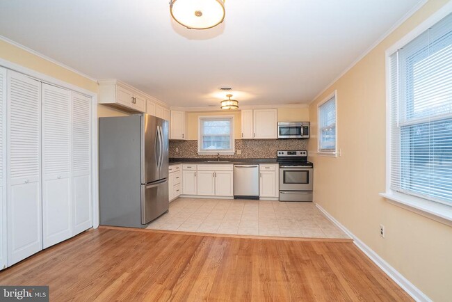 Building Photo - 15 Cranbury Rd Unit 1