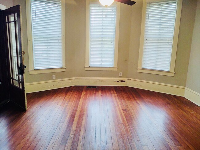 Photo - 215 Versailles Blvd Unit 2