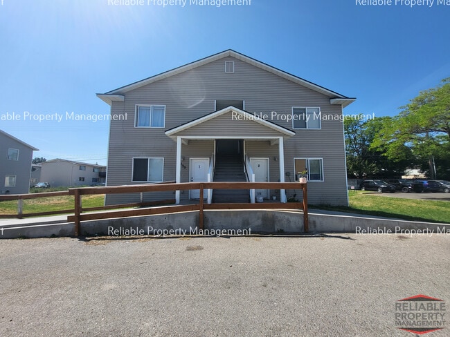 Building Photo - 1430 Cambridge Dr Unit 1