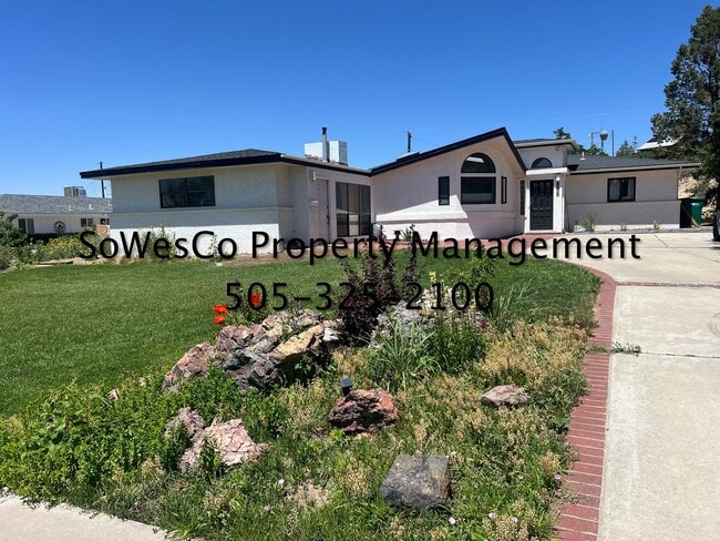 Building Photo - FULLY FURNISHED 4 Bedroom 2 Bath with Breathtaking Views