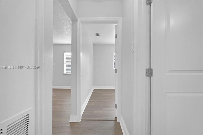 Photo - 746 SW 4th St Unit 1
