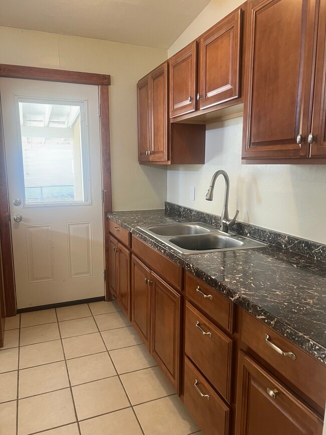 Photo - 824 Clovis Ave