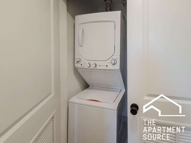 Photo - 2237 N Bissell St Unit 2E