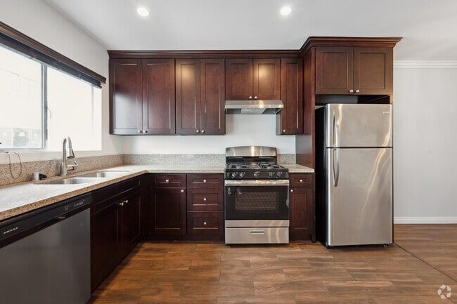 Building Photo - 633 N Hayworth Ave Rental
