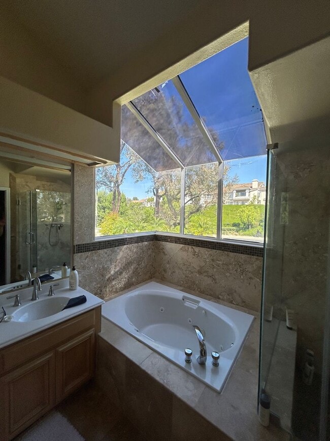 Building Photo - 1046 S Mountcrest Ct