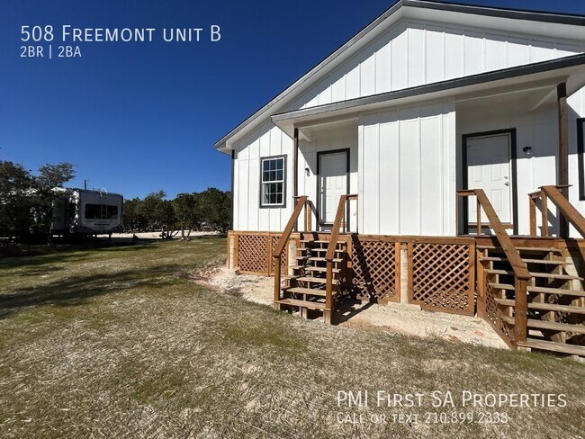 Photo - Brand new duplex unit available to move in... Unidad B