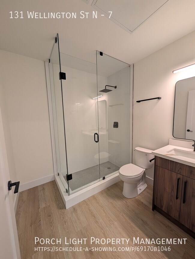 Photo - Top of the Line 2 Bedroom Unit 95 Walk Score - Stunning Apartments Unit 7