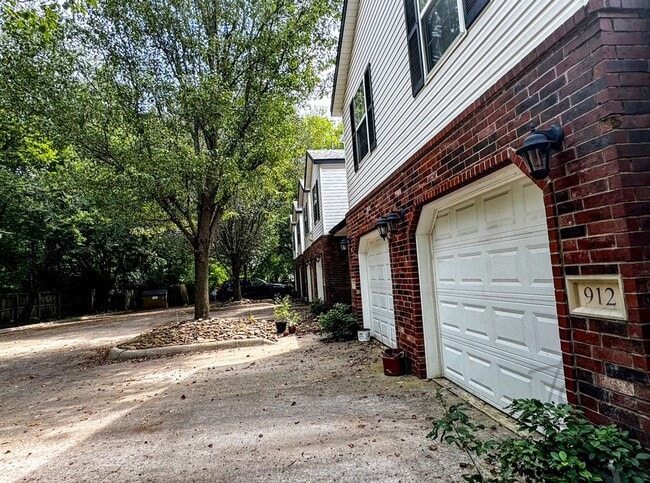 Photo - 912 S Wood Ave