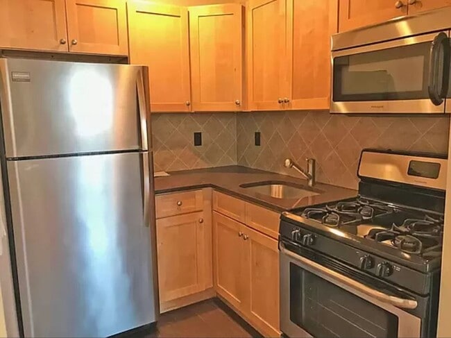 31-76 37th St - 31-76 37th St Apartments