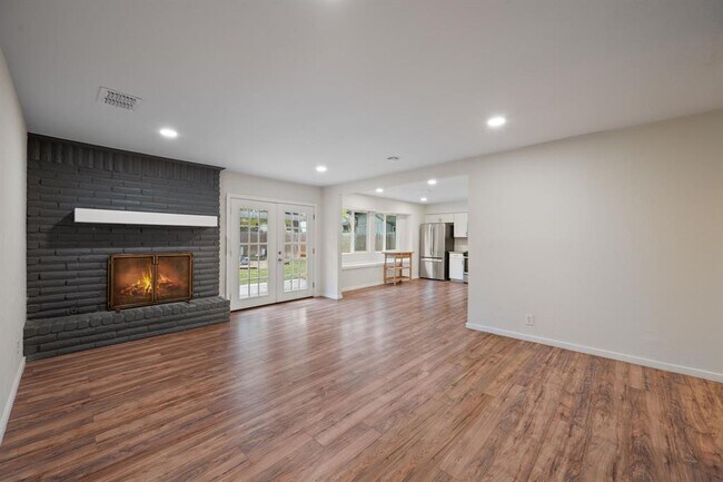 Photo - 6305 Clubway Ln