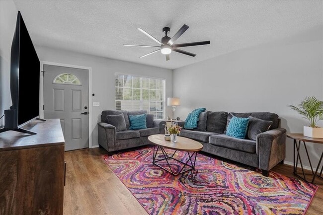 2120 Fletchers Point Cir