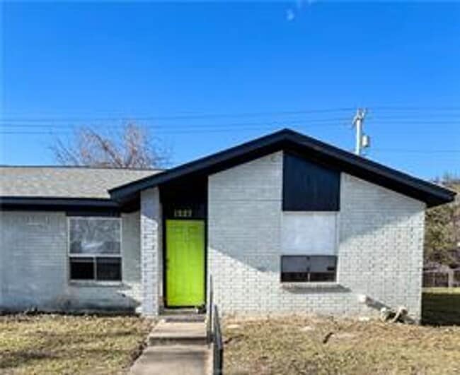 Building Photo - 1227 Airline Dr Unit 1