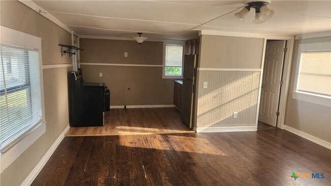 Photo - 206 E Reagan Ave