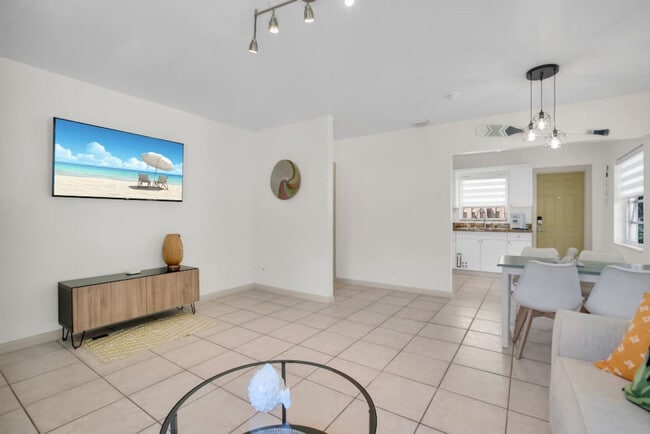 Photo - 1850 SW 24th St Unidad ID1254554P