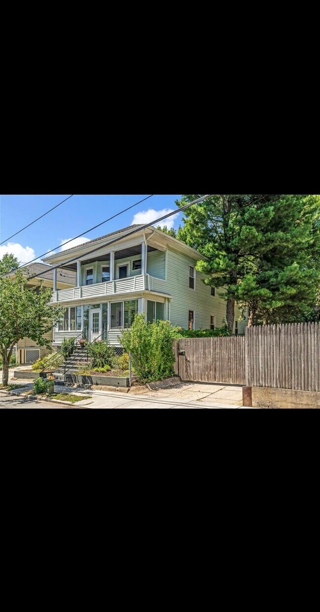 Photo - 207 Jewett St Unidad 1