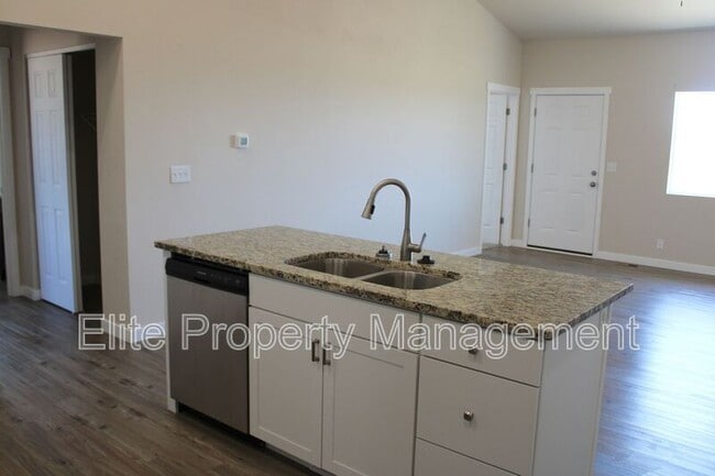 Photo - 318 W Coral Dr