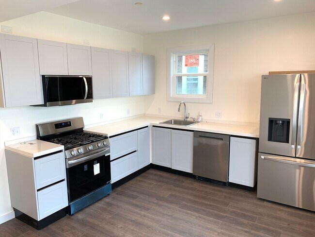 Building Photo - 80 Adams St Unit 3 Rental
