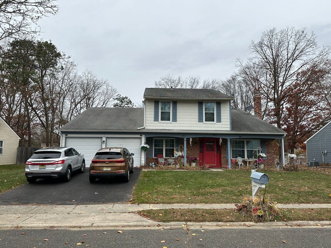 5 Bed 2.5 Bath Spacious Home - 5 Bed 2.5 Bath Spacious Home