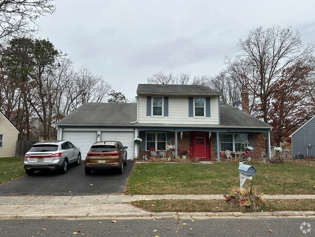 Building Photo - 5 Bed 2.5 Bath Spacious Home