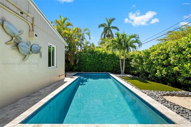 Photo - 930 N 11th Ct