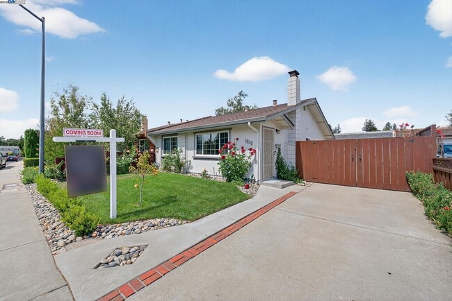 Photo - 1810 Peary Way