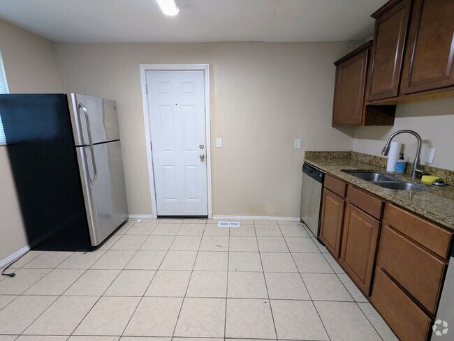 Building Photo - 816 W Georgia St Rental