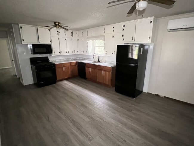 Photo - 402 Holmes St