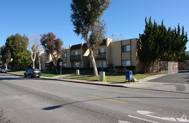 Photo - Los Robles Apartments