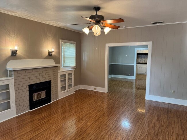 Photo - 2-bed/1-bath Downstairs unit!