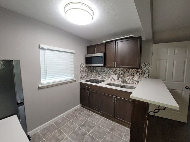 Building Photo - 234 Senisa Dr Unit 3